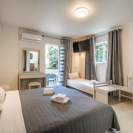 Manos Beachside Apartments Agia Marina  Ngoại thất bức ảnh