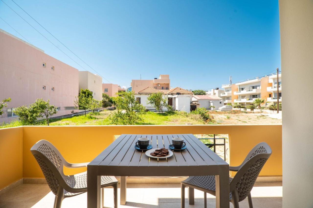 Manos Beachside Apartments Agia Marina  Ngoại thất bức ảnh