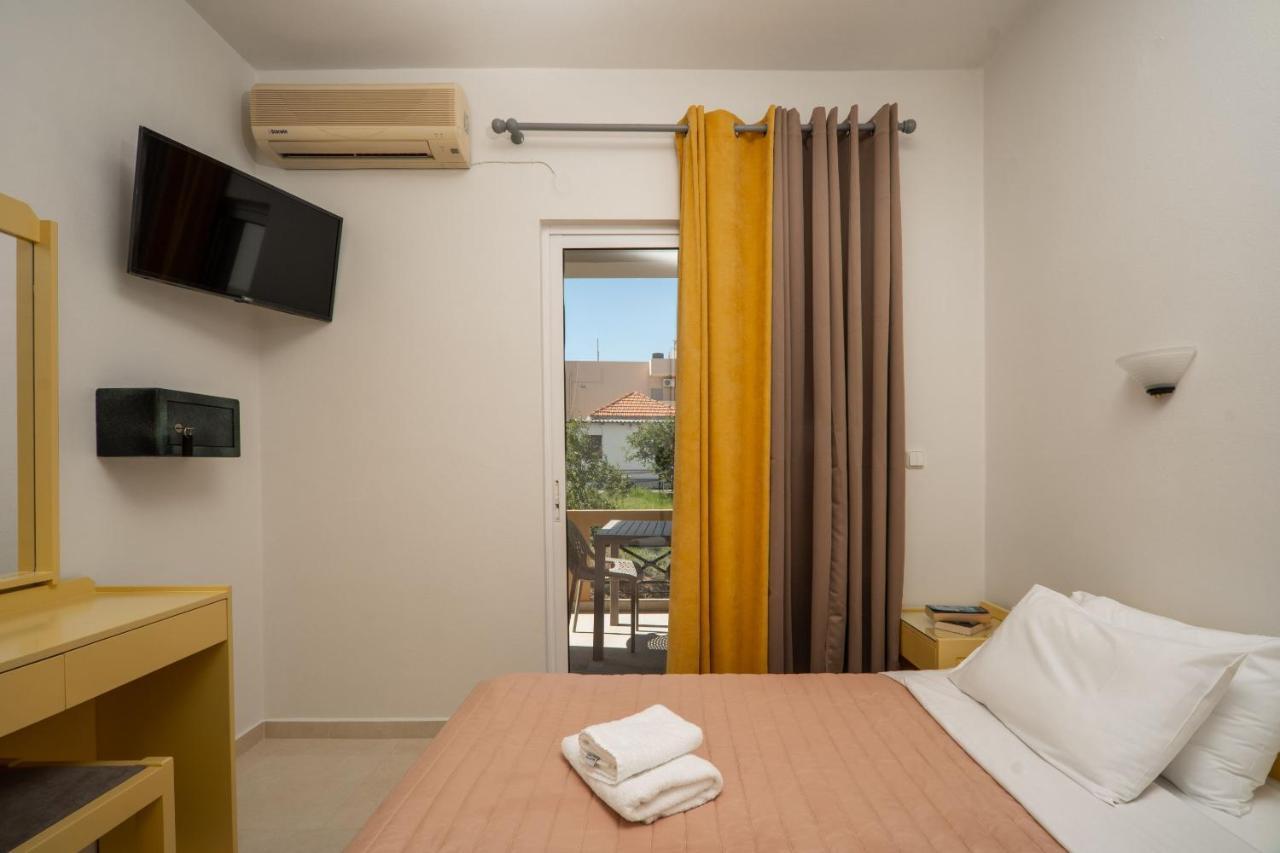 Manos Beachside Apartments Agia Marina  Ngoại thất bức ảnh