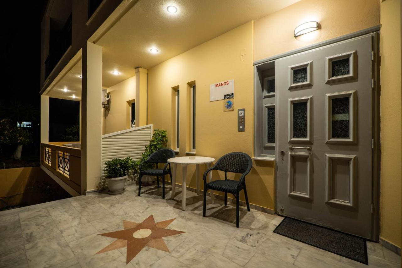 Manos Beachside Apartments Agia Marina  Ngoại thất bức ảnh