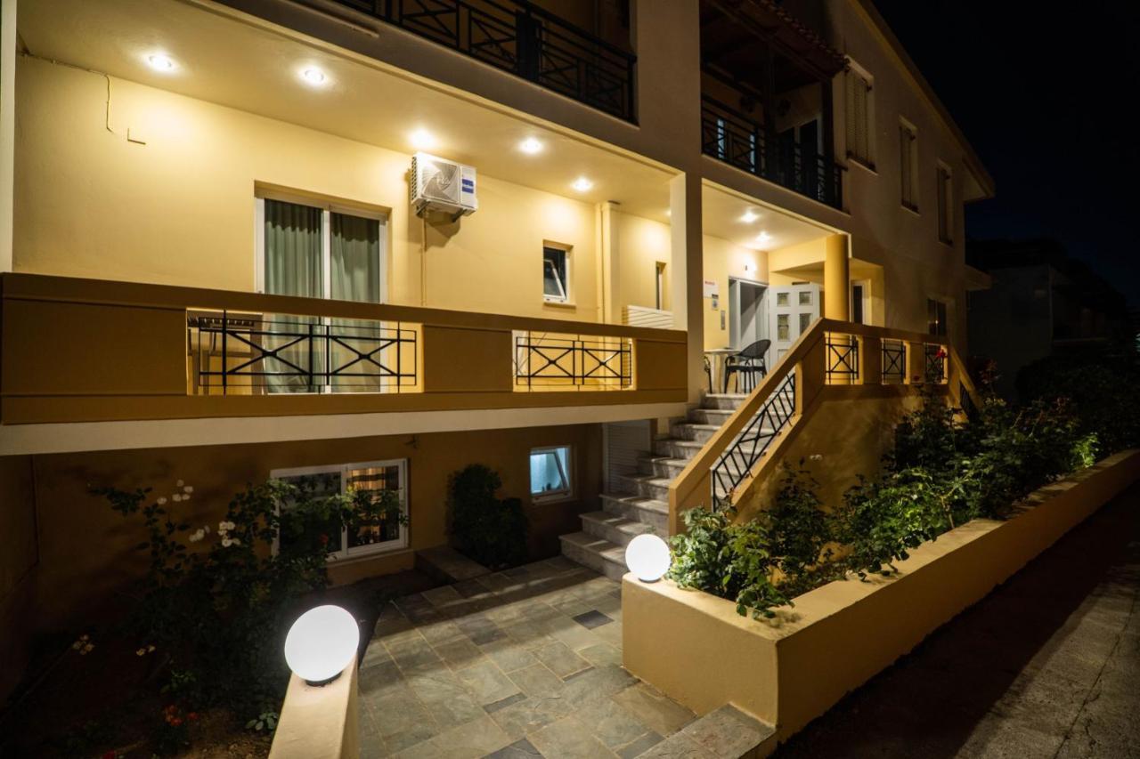 Manos Beachside Apartments Agia Marina  Ngoại thất bức ảnh