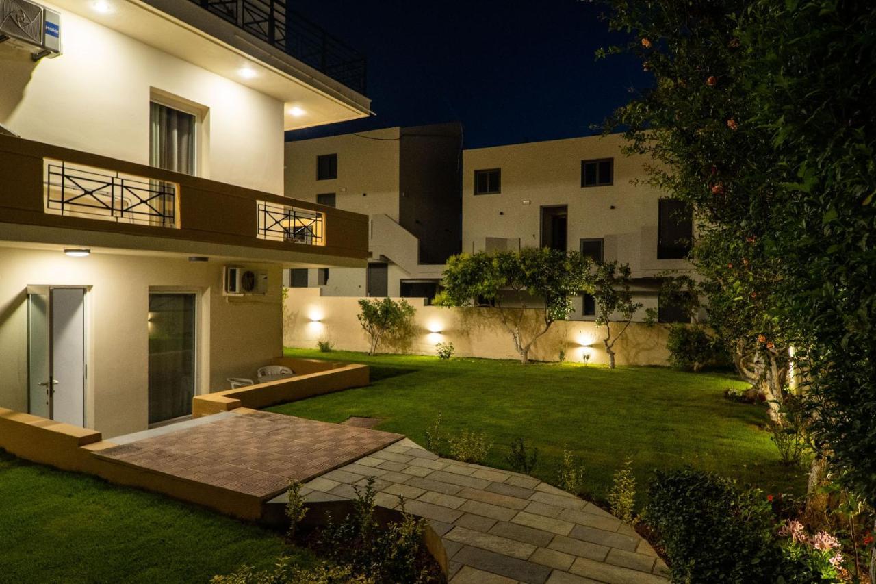 Manos Beachside Apartments Agia Marina  Ngoại thất bức ảnh