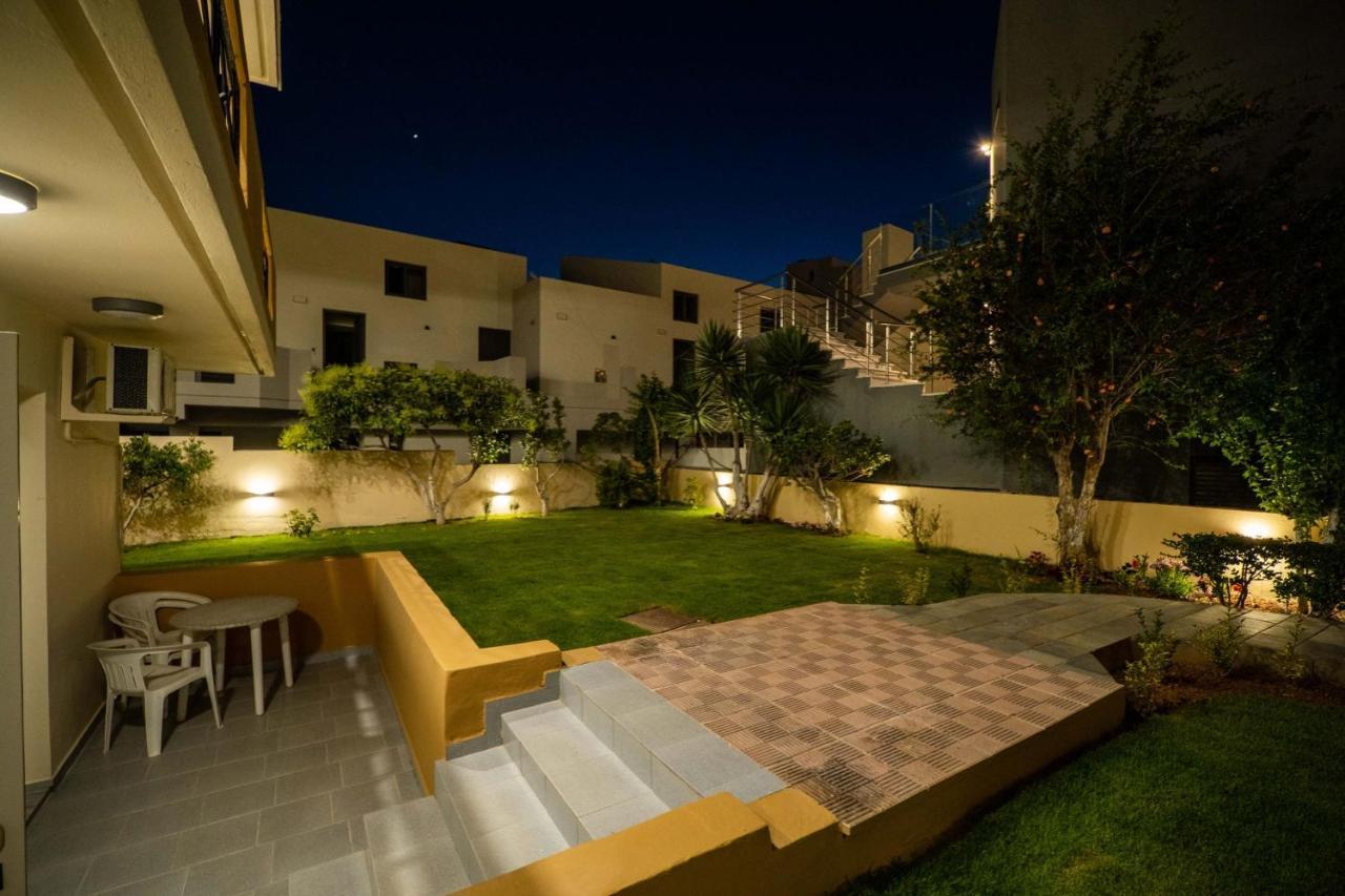 Manos Beachside Apartments Agia Marina  Ngoại thất bức ảnh