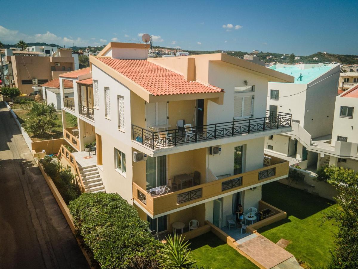Manos Beachside Apartments Agia Marina  Ngoại thất bức ảnh