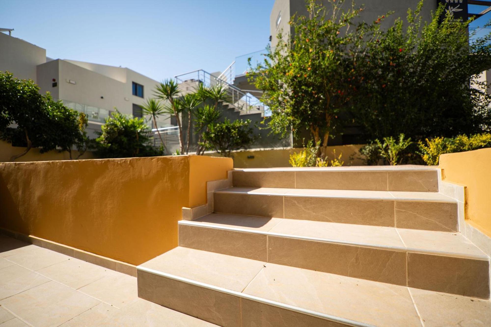Manos Beachside Apartments Agia Marina  Ngoại thất bức ảnh
