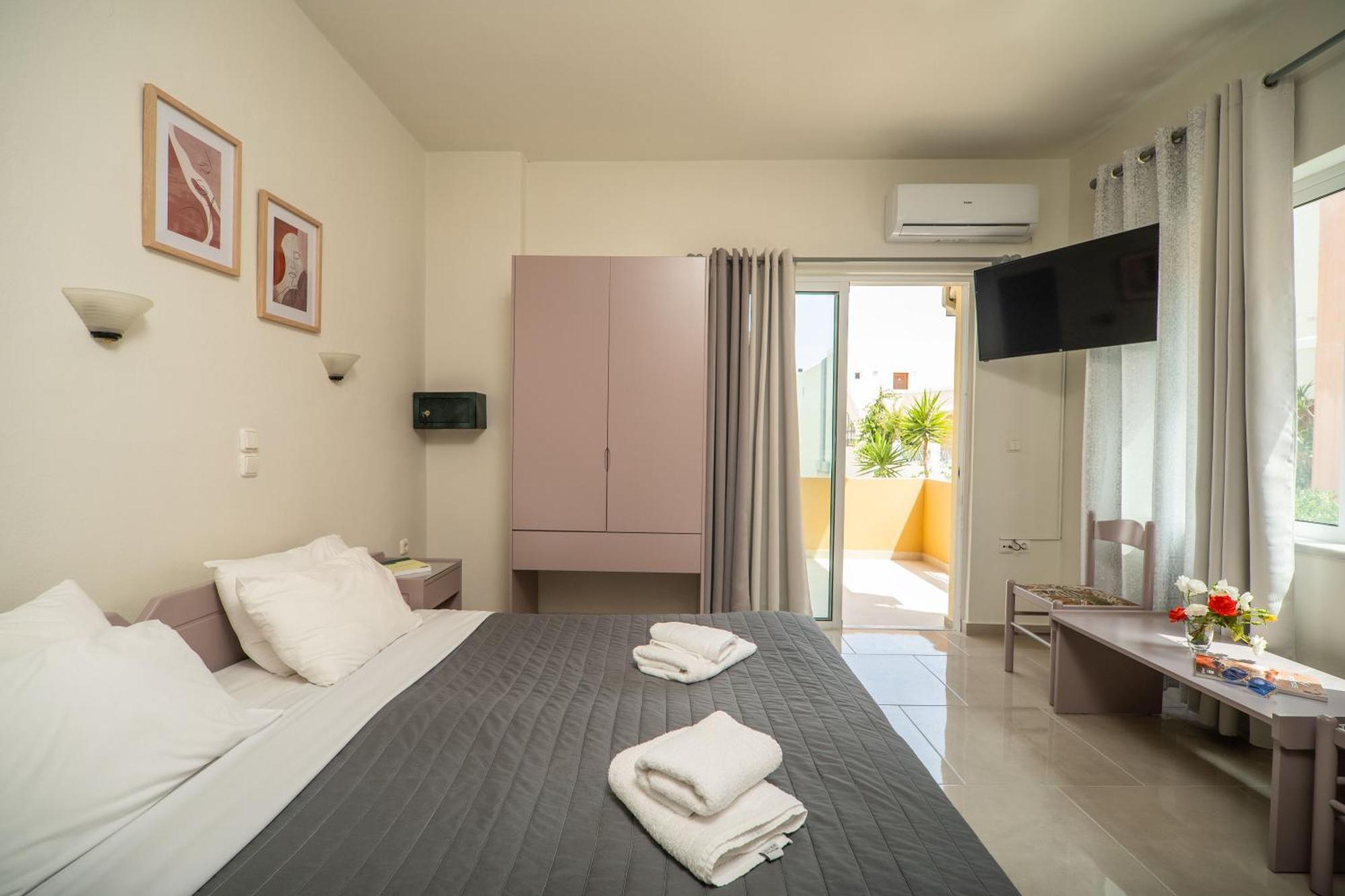 Manos Beachside Apartments Agia Marina  Phòng bức ảnh