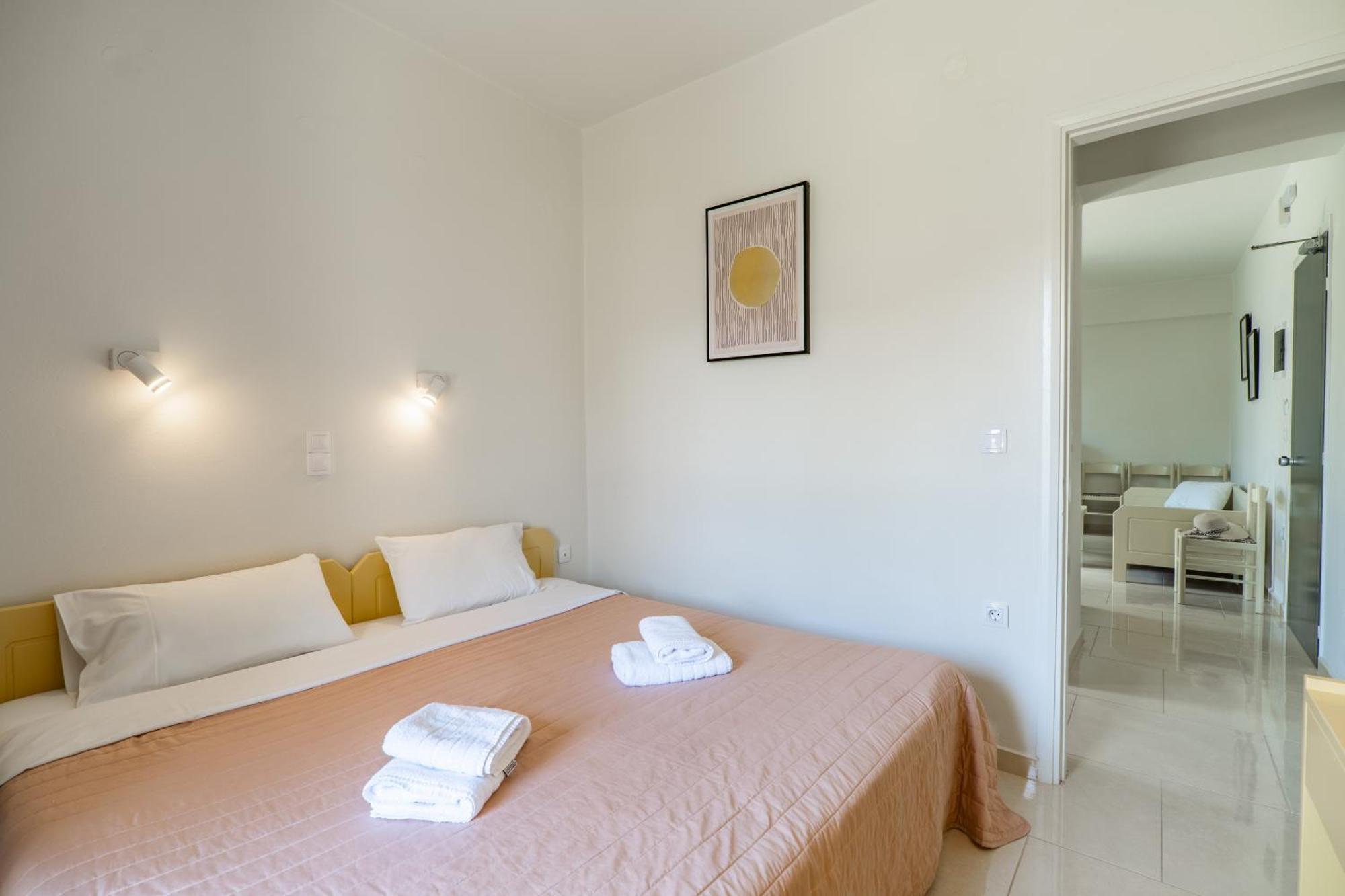 Manos Beachside Apartments Agia Marina  Phòng bức ảnh
