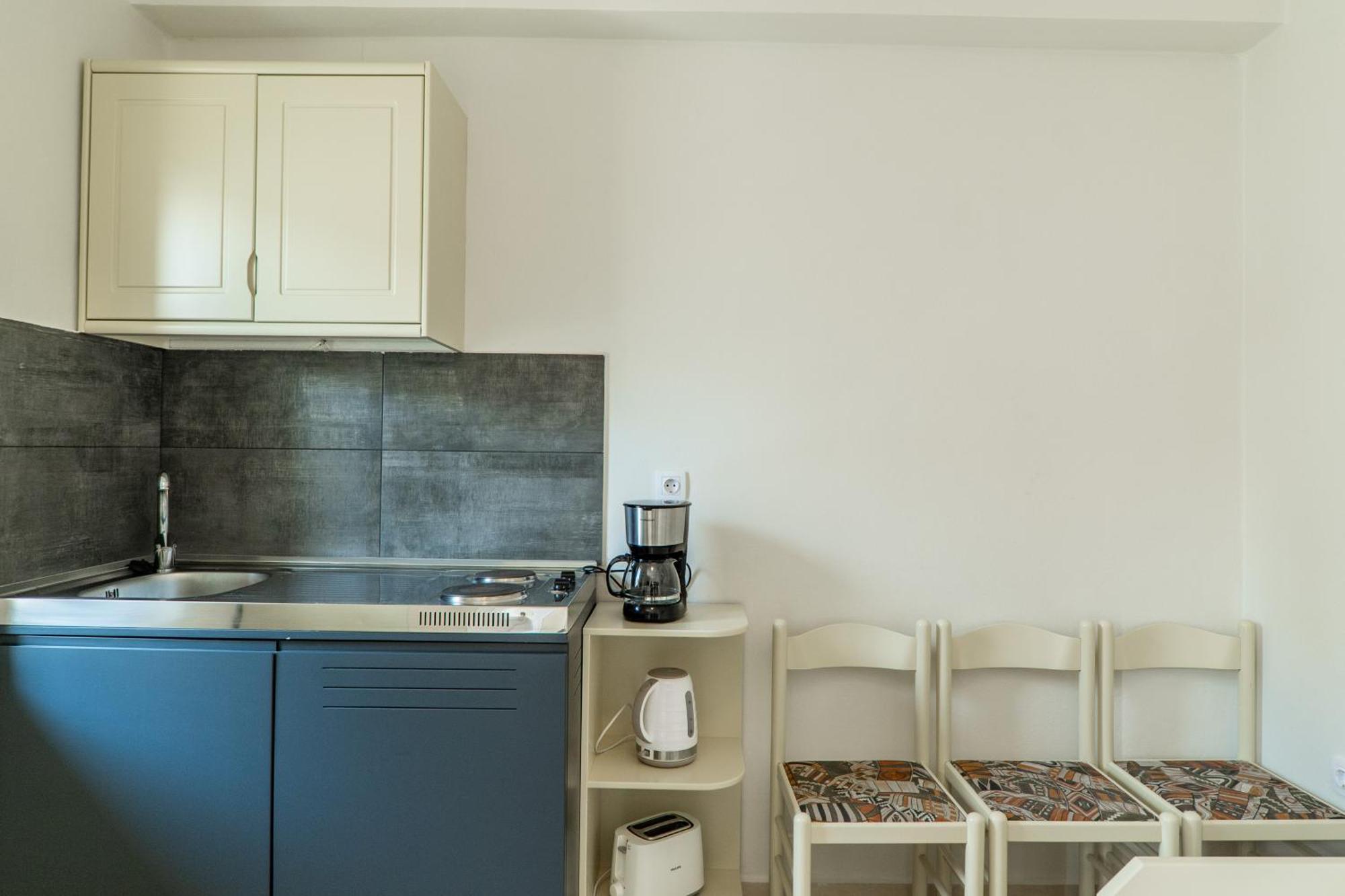 Manos Beachside Apartments Agia Marina  Phòng bức ảnh