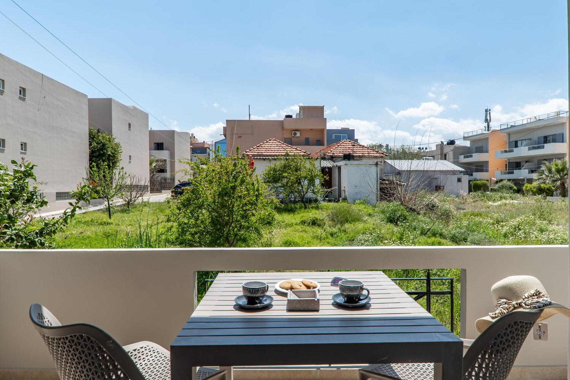 Manos Beachside Apartments Agia Marina  Ngoại thất bức ảnh