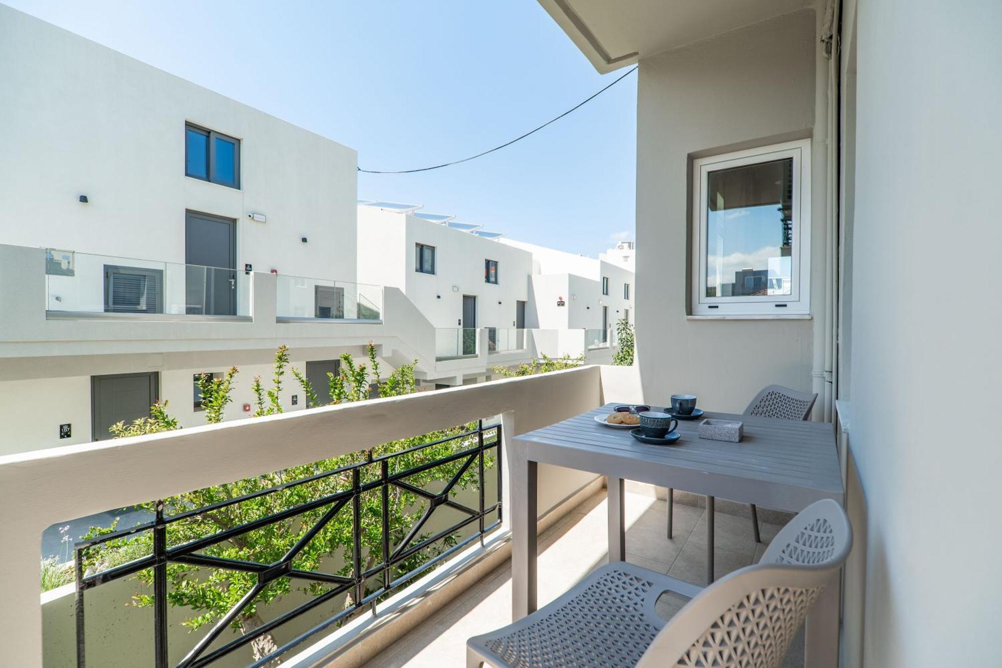 Manos Beachside Apartments Agia Marina  Phòng bức ảnh