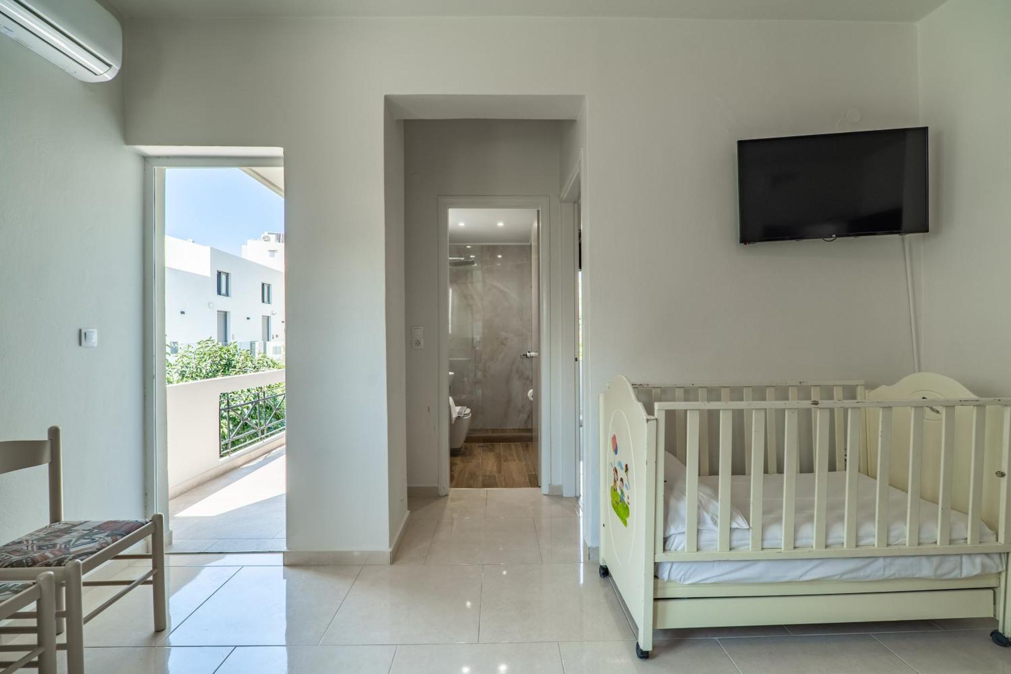 Manos Beachside Apartments Agia Marina  Phòng bức ảnh