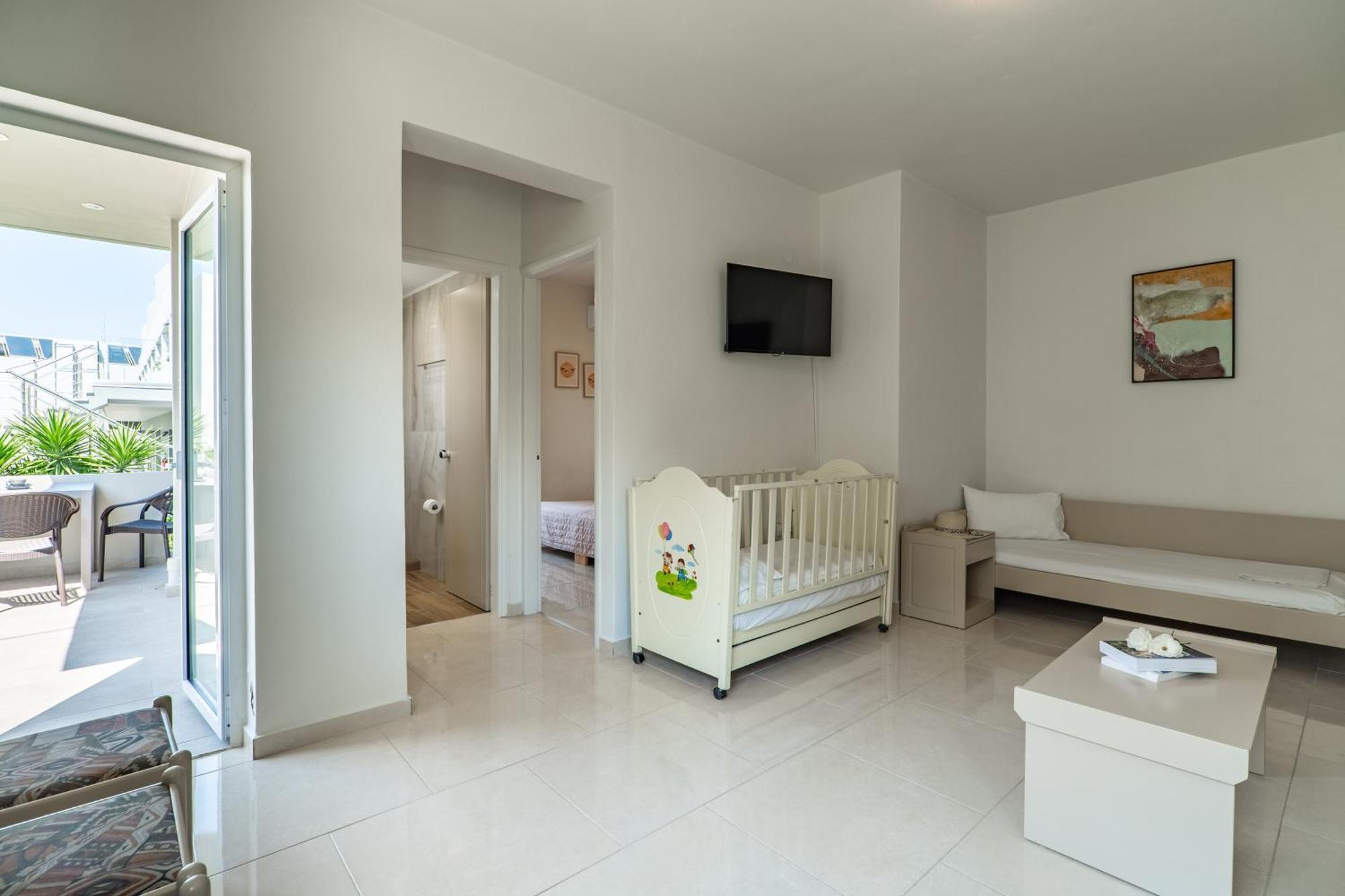 Manos Beachside Apartments Agia Marina  Phòng bức ảnh