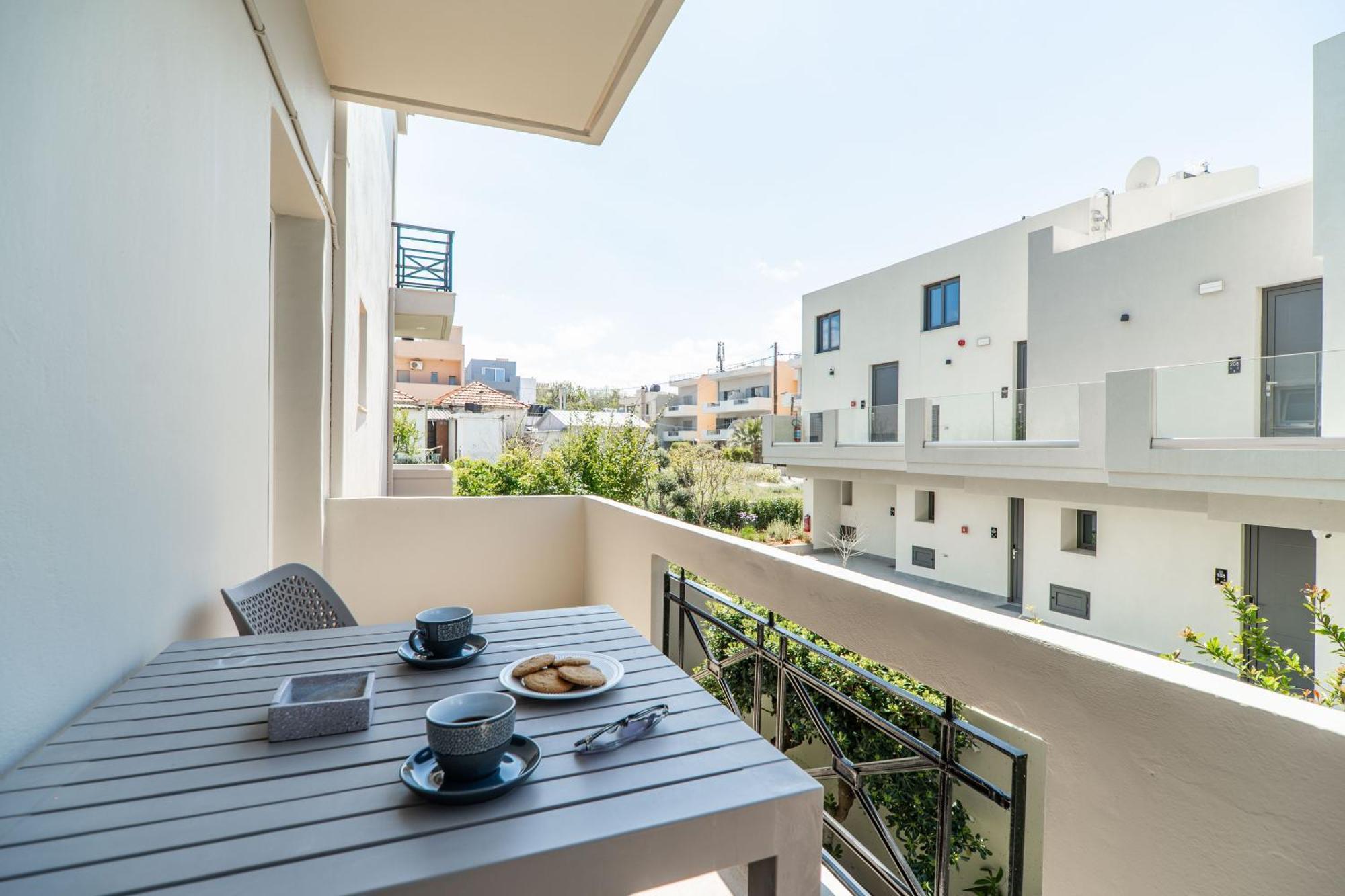 Manos Beachside Apartments Agia Marina  Ngoại thất bức ảnh