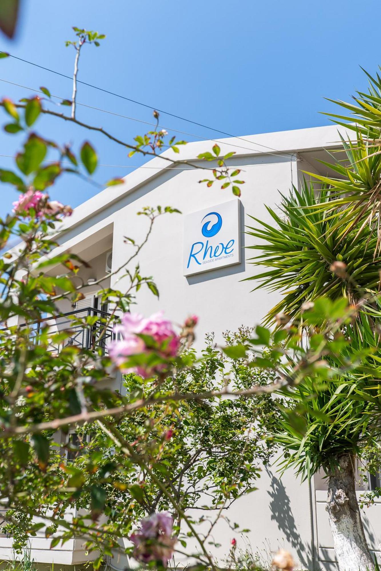 Manos Beachside Apartments Agia Marina  Ngoại thất bức ảnh