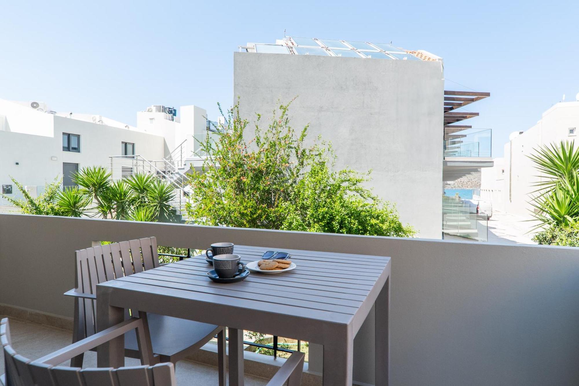 Manos Beachside Apartments Agia Marina  Phòng bức ảnh