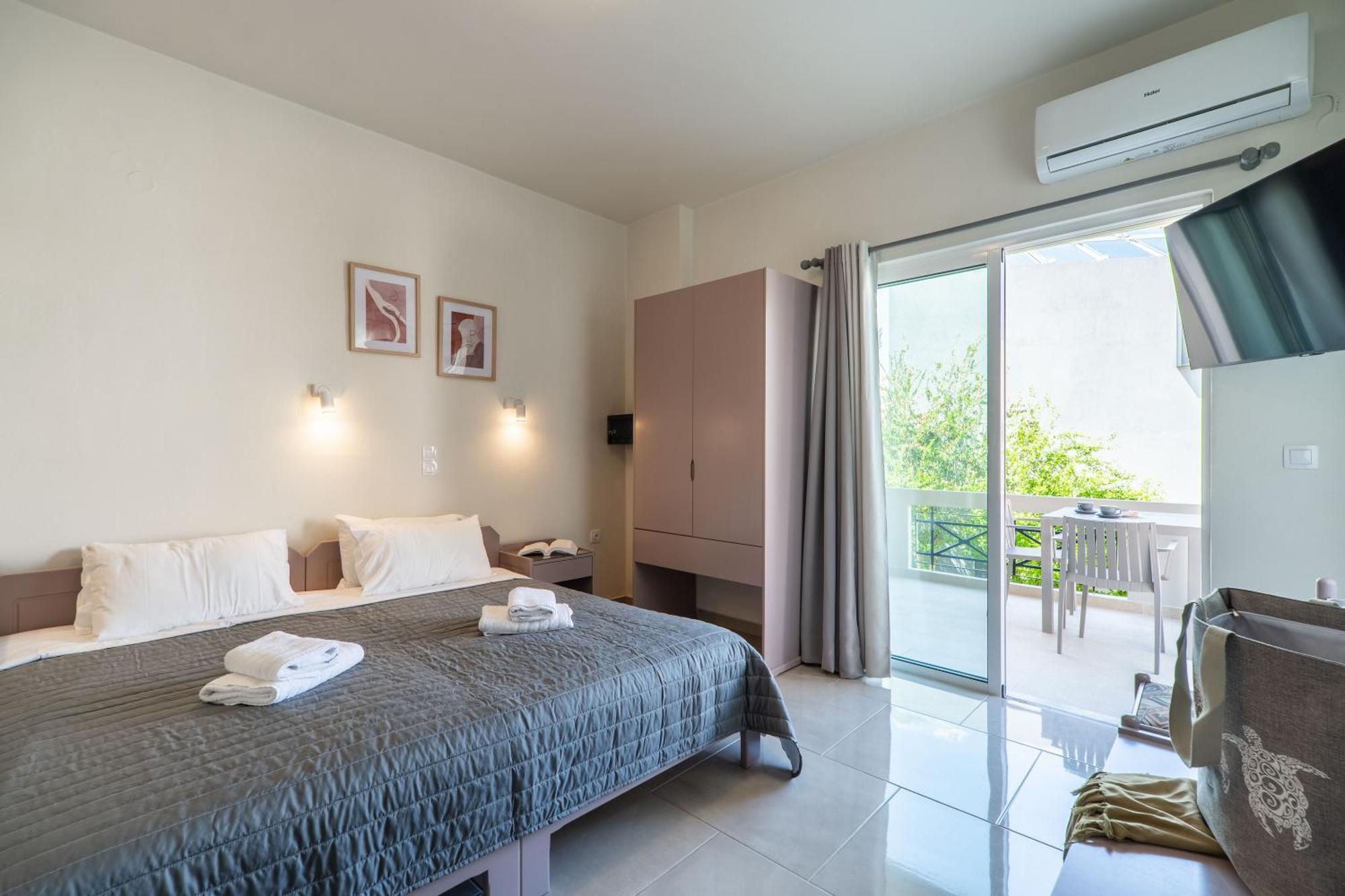 Manos Beachside Apartments Agia Marina  Phòng bức ảnh