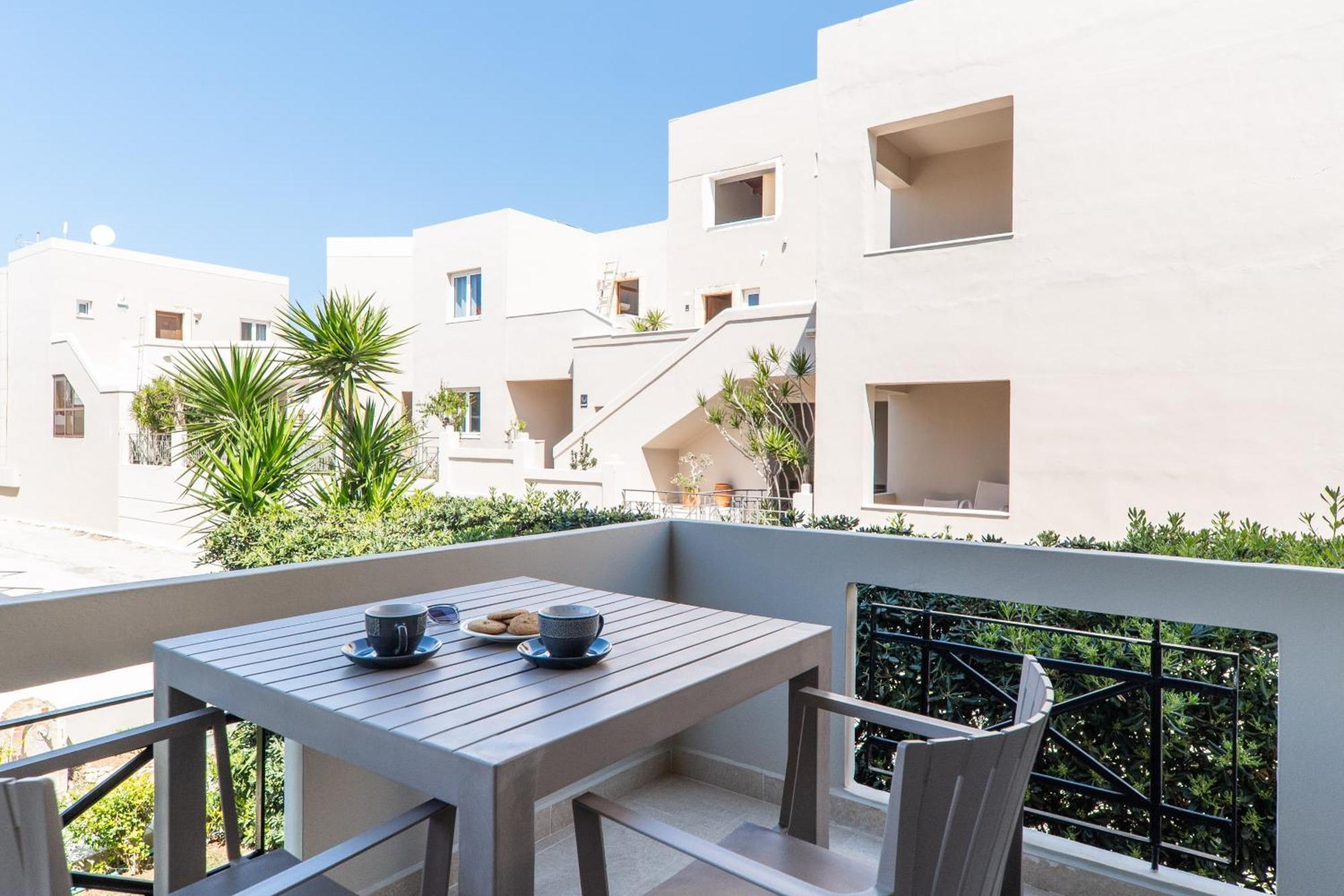 Manos Beachside Apartments Agia Marina  Phòng bức ảnh